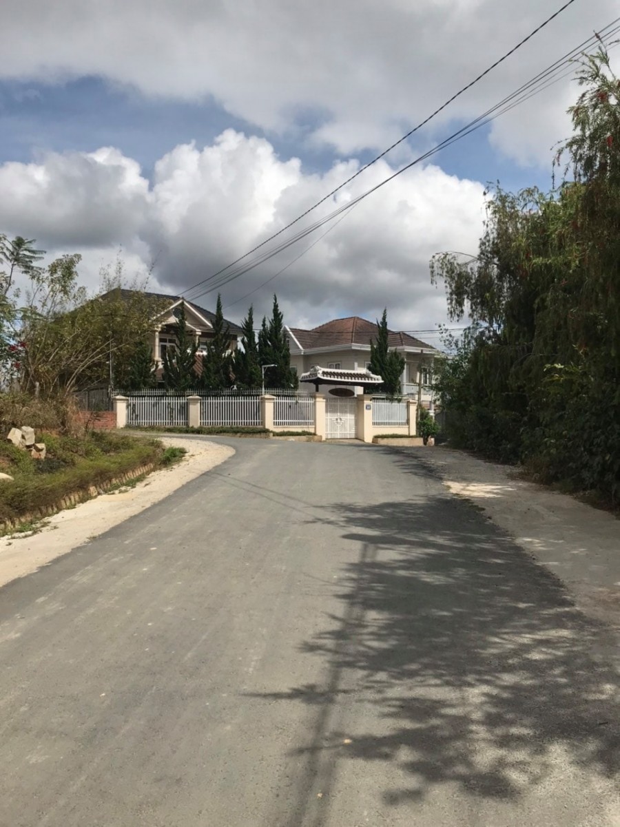 BÁN BIỆT THỰ SIÊU VÍP, SIÊU VIEW PHƯỜNG 8 ĐƯỜNG LÝ NAM ĐẾ TP ĐÀ LẠT: 0911451686 EM TÂM