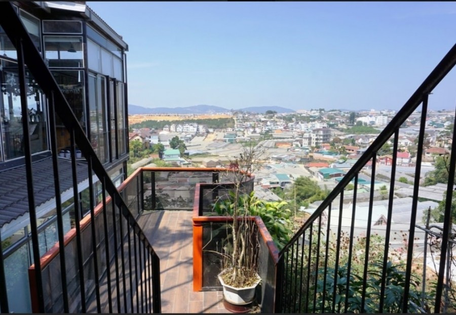 BÁN BIỆT THỰ SIÊU VÍP, SIÊU VIEW PHƯỜNG 8 ĐƯỜNG LÝ NAM ĐẾ TP ĐÀ LẠT: 0911451686 EM TÂM