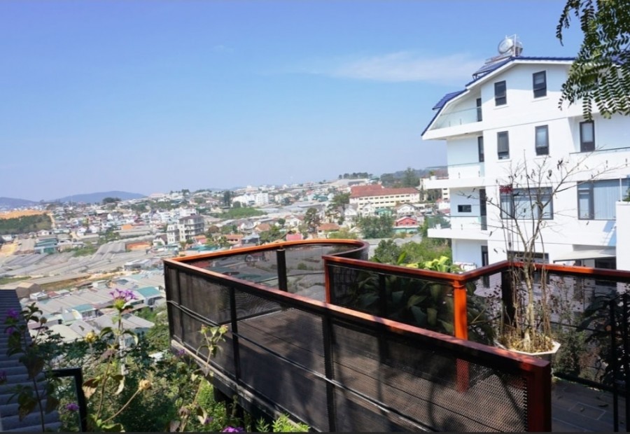 BÁN BIỆT THỰ SIÊU VÍP, SIÊU VIEW PHƯỜNG 8 ĐƯỜNG LÝ NAM ĐẾ TP ĐÀ LẠT: 0911451686 EM TÂM