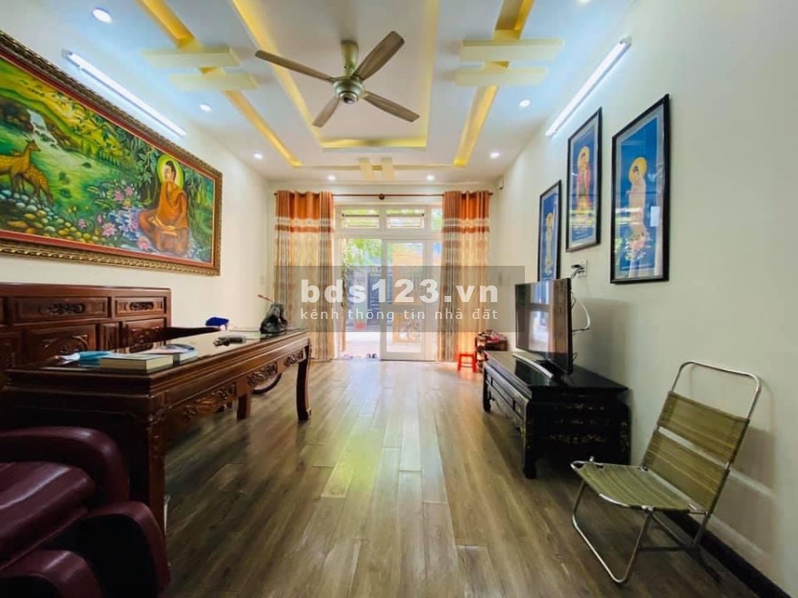 Bán Nhà Sát Vách Q1, Đường D1, P25, Bình Thạnh 4.1x15 M, 5 Lầu, View Landmark 81.