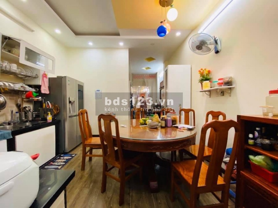 Bán Nhà Sát Vách Q1, Đường D1, P25, Bình Thạnh 4.1x15 M, 5 Lầu, View Landmark 81.