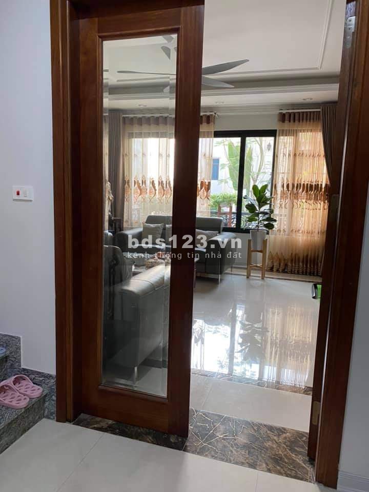 Cần bán nhà mặt phố Tư Đình dt 60m2 giá 5.3 tỷ