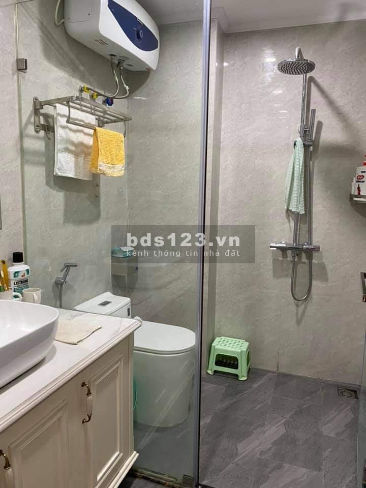 Cần bán nhà mặt phố Tư Đình dt 60m2 giá 5.3 tỷ