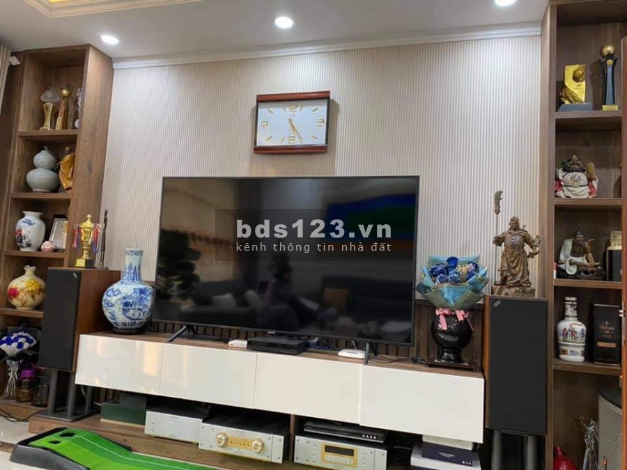 Cần bán nhà mặt phố Tư Đình dt 60m2 giá 5.3 tỷ