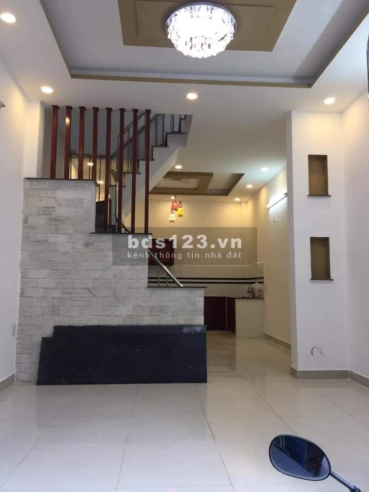Nhà 1 trệt + 2 lầu 4 phòng ngủ giá 10.5tr hẻm 30 Lâm Văn Bền. Quận 7