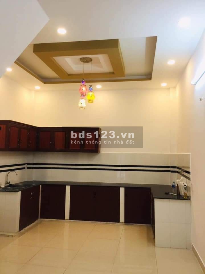 Nhà 1 trệt + 2 lầu 4 phòng ngủ giá 10.5tr hẻm 30 Lâm Văn Bền. Quận 7