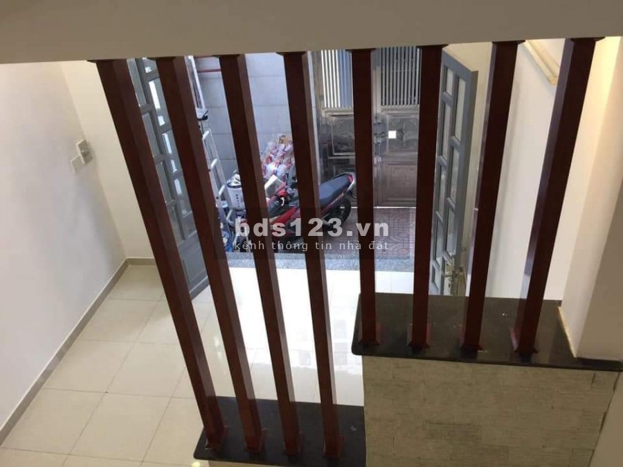 Nhà 1 trệt + 2 lầu 4 phòng ngủ giá 10.5tr hẻm 30 Lâm Văn Bền. Quận 7