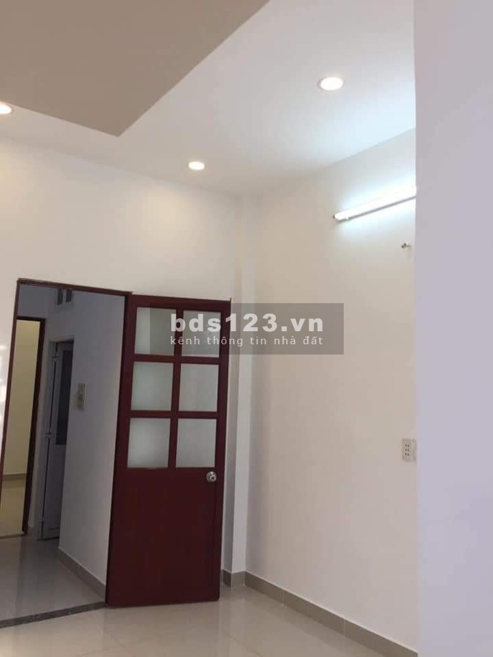 Nhà 1 trệt + 2 lầu 4 phòng ngủ giá 10.5tr hẻm 30 Lâm Văn Bền. Quận 7