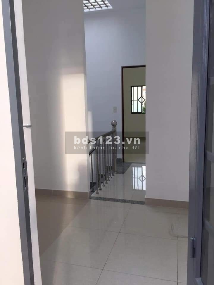 Nhà 1 trệt + 2 lầu 4 phòng ngủ giá 10.5tr hẻm 30 Lâm Văn Bền. Quận 7