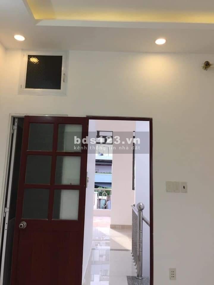 Nhà 1 trệt + 2 lầu 4 phòng ngủ giá 10.5tr hẻm 30 Lâm Văn Bền. Quận 7