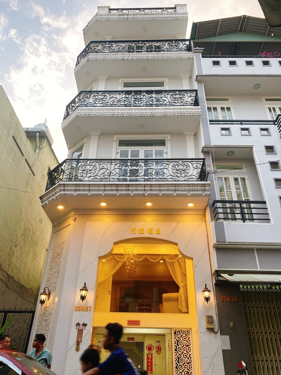 Chính chủ cần bán nhà góc 2MT hẻm 8m Hàn Hải Nguyên, P9, Quận 11. DTSD: 230m2 Nhà trệt 4 lầu, tặng nội thất