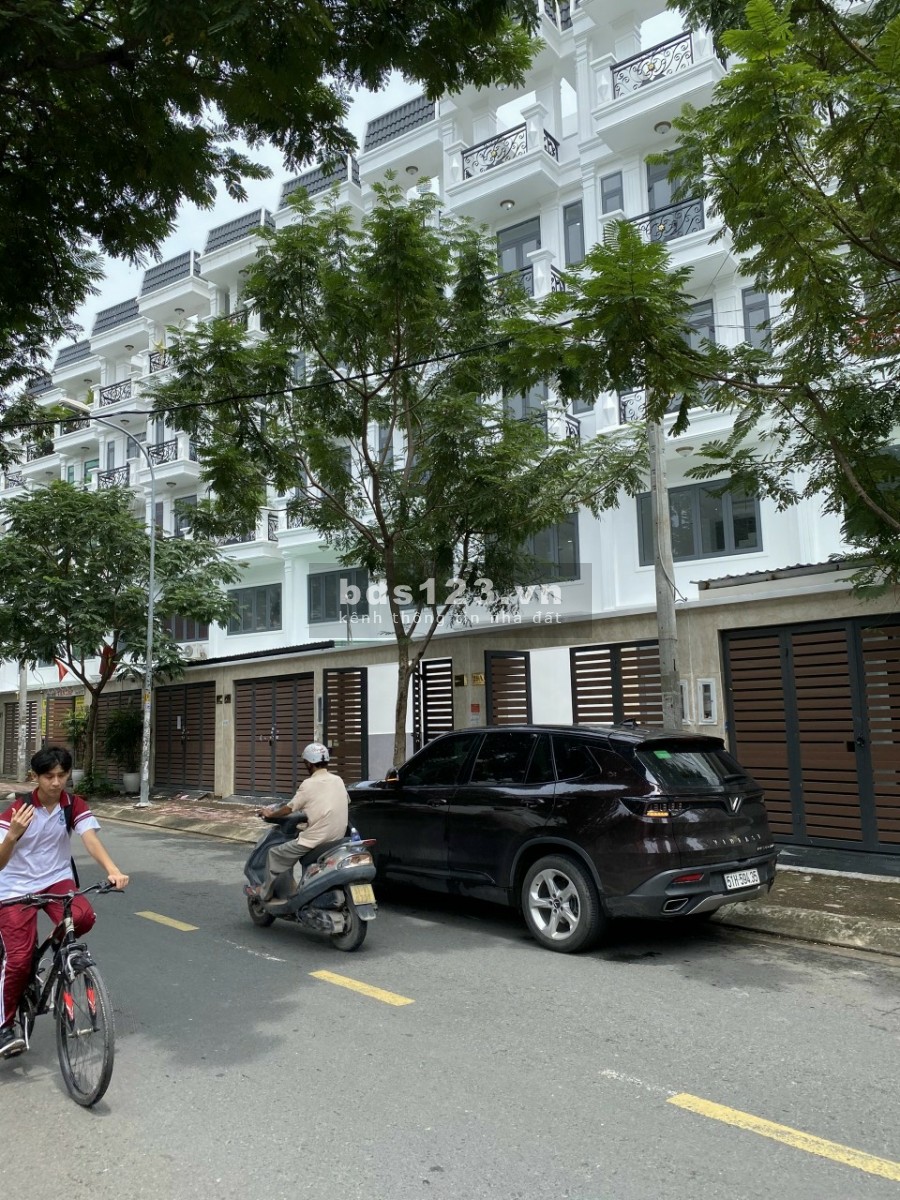 Nhà Mới Liền Kề Siêu Thị MM Mega 1 trệt , lửng 3 lầu đường 18m sổ riêng hoàn công