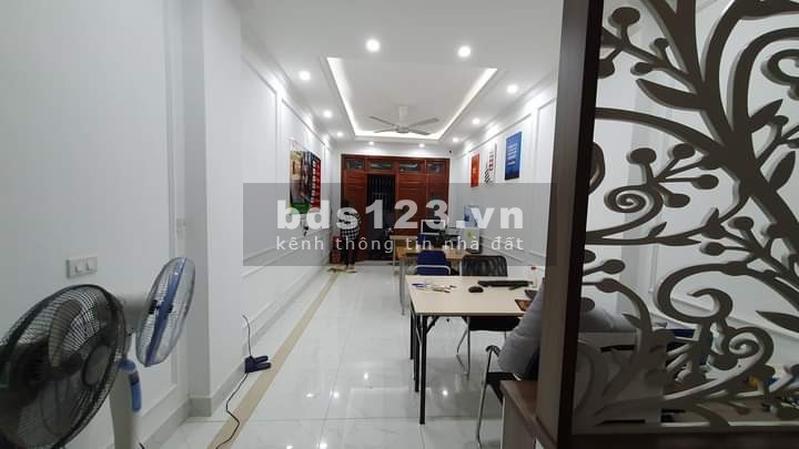Khu Phân Lô Hoàng Quốc Việt (Bán Gấp) nhà DT: 41m, Kinh Doanh vô địch. 150tr/m!