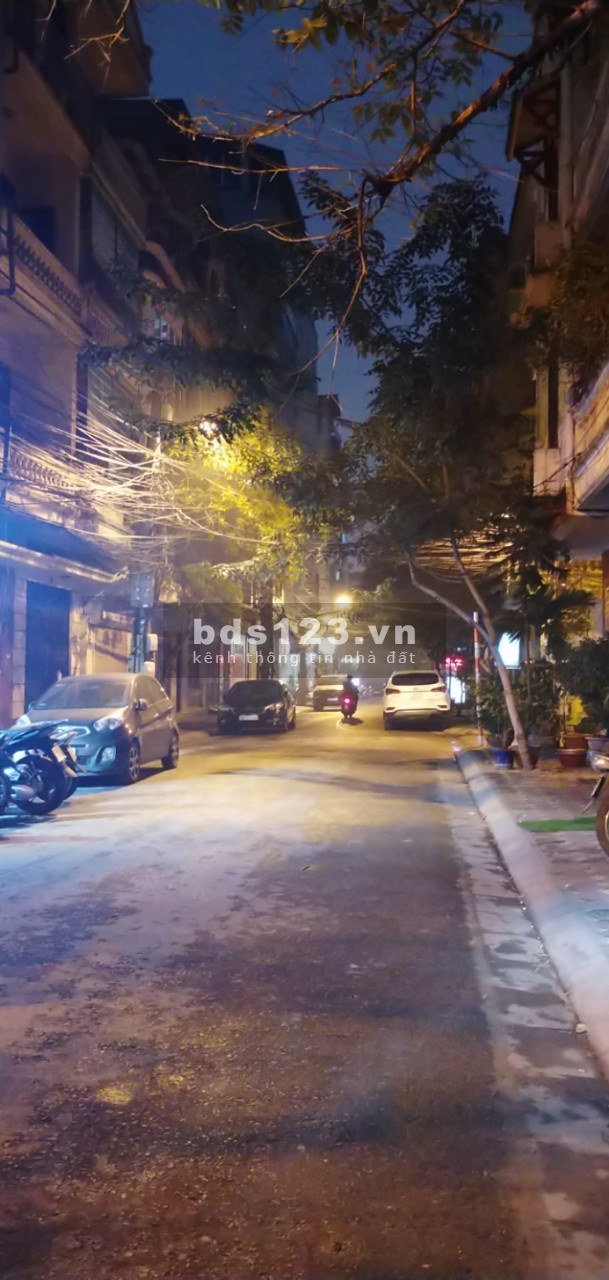 Khu Phân Lô Hoàng Quốc Việt (Bán Gấp) nhà DT: 41m, Kinh Doanh vô địch. 150tr/m!