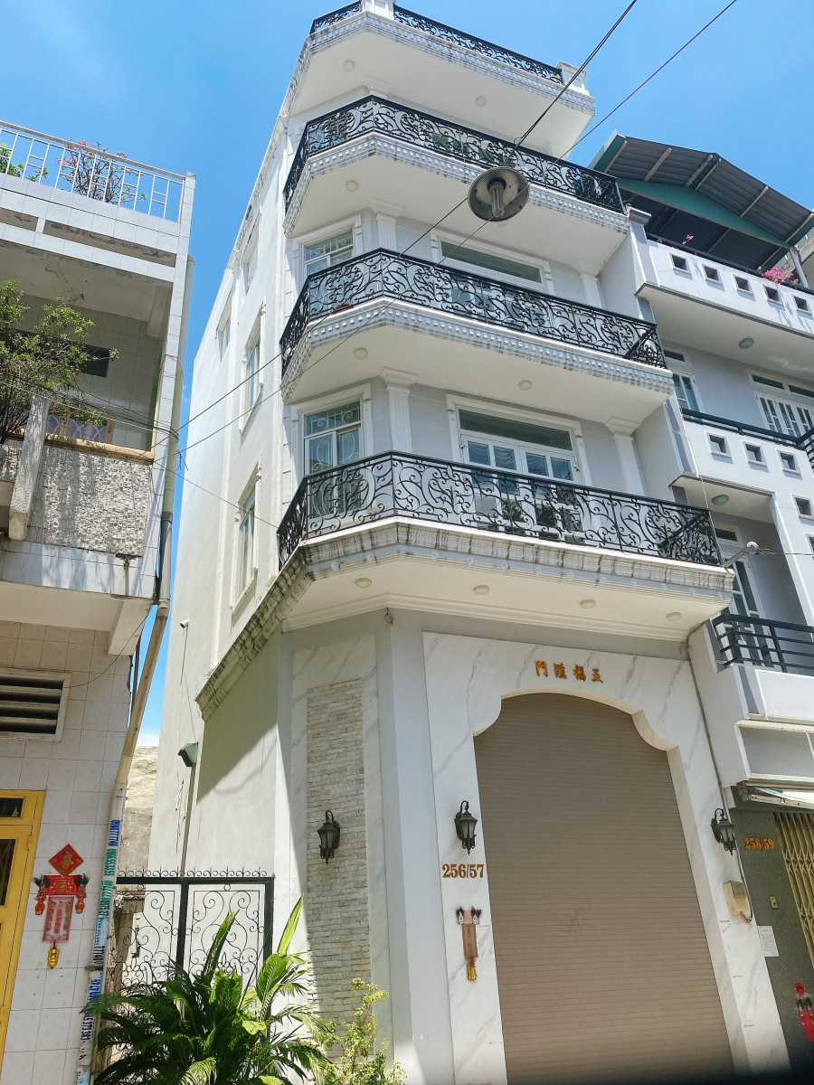 Chính chủ cần bán nhà góc 2MT hẻm 8m Hàn Hải Nguyên, P9, Quận 11. DTSD: 230m2 Nhà trệt 4 lầu, tặng nội thất