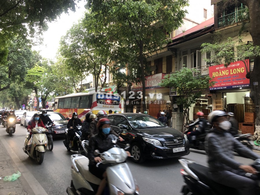 Bán nhà mặt phố Lò Đúc 134m2 để chia tài sản cho các con. GIÁ RẺ BẤT NGỜ !