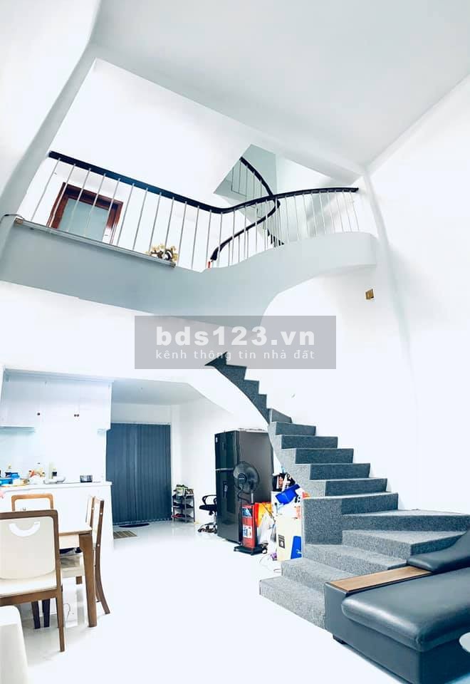 BÁN NHÀ QUẬN 10, NHÀ 2 MẶT HẺM, CÁCH ĐƯỜNG LỚN VÀI BƯỚC CHÂN