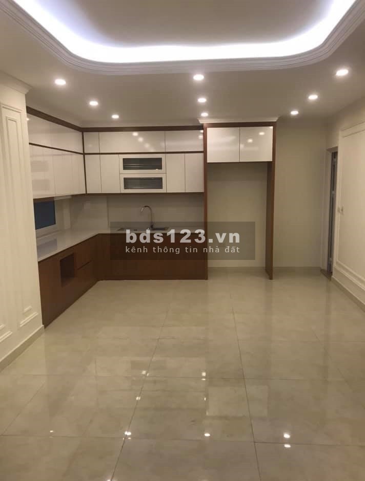 Bán gấp nhà giá rẻ Nguyễn Khang 40m2x5T, Mt: 7m, Giá 3.75 tỷ
