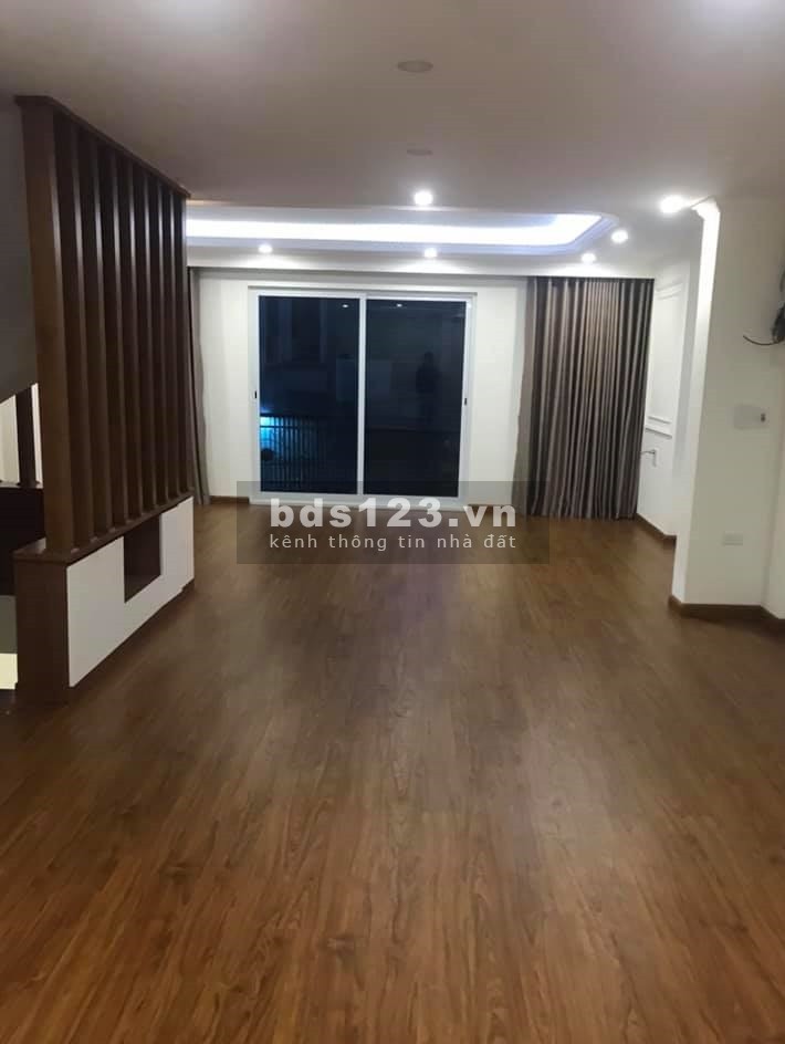 Bán gấp nhà giá rẻ Nguyễn Khang 40m2x5T, Mt: 7m, Giá 3.75 tỷ
