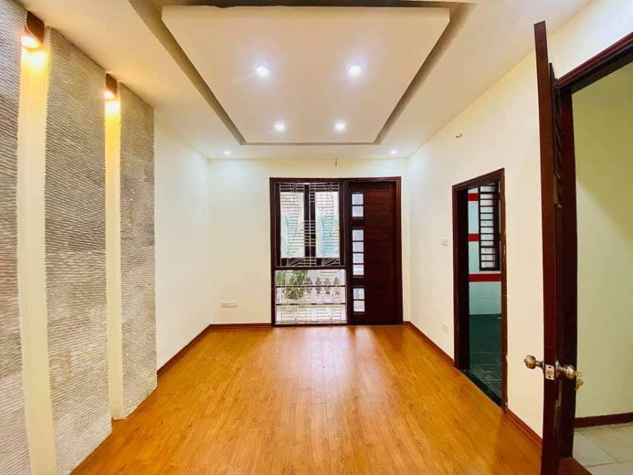 Bán nhà, Tô Vĩnh Diện 35m/4,5 tỷ ,phân lô,gara, ngõ thông, rộng, ô tô tránh