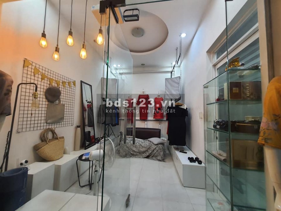 Bán Gấp Nhà Mặt Tiền Đặng Dung Tân Định Q1 150m2 giá 47 tỷ.