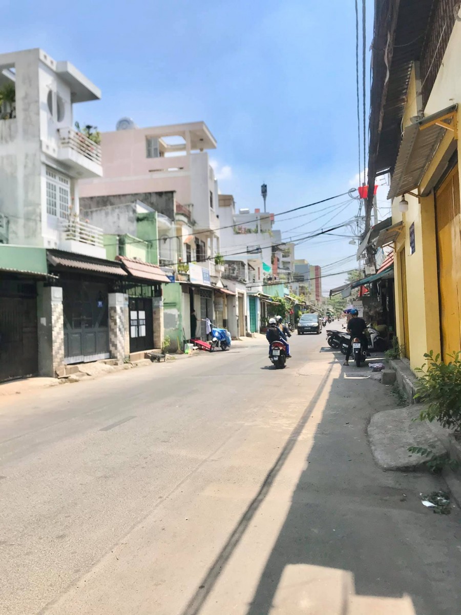 Bán nhà Mặt Tiền Kinh Doanh Hoà Bình 10m x 20m Ngay Đầm Sen giá 20 Tỷ