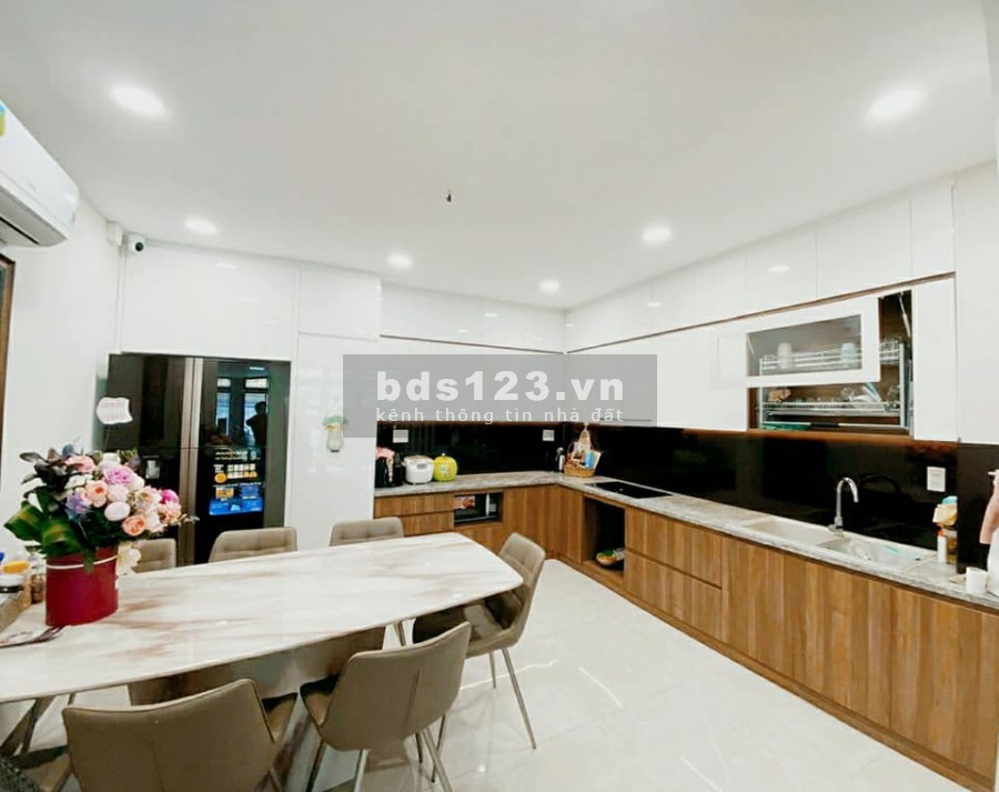 [GẤP] 13.8 TỶ Bán nhà HXH Phan Xích Long Phú Nhuận 70M2 5 Lầu 5PN 6WC