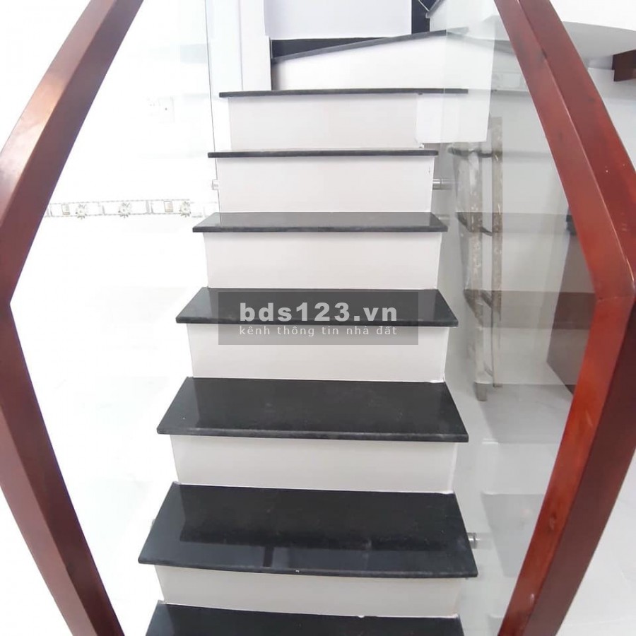 Cần vốn nên bán gấp nhà ngay Q10, diện tích25 m2, giá chỉ còn 4.8tỷ LH: Giang 0901759534
