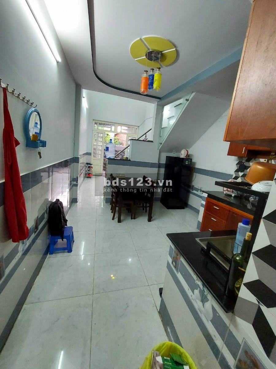 Nhà ngộp cần ra 90m2, HXH, Đường Xã Đê,Bình Chánh 5 x 18, SHR, giá 1,2 tỷ