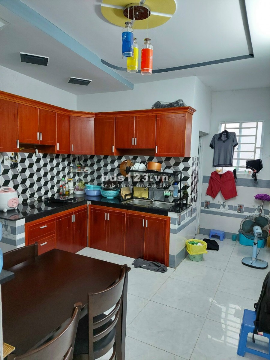 Nhà ngộp cần ra 90m2, HXH, Đường Xã Đê,Bình Chánh 5 x 18, SHR, giá 1,2 tỷ