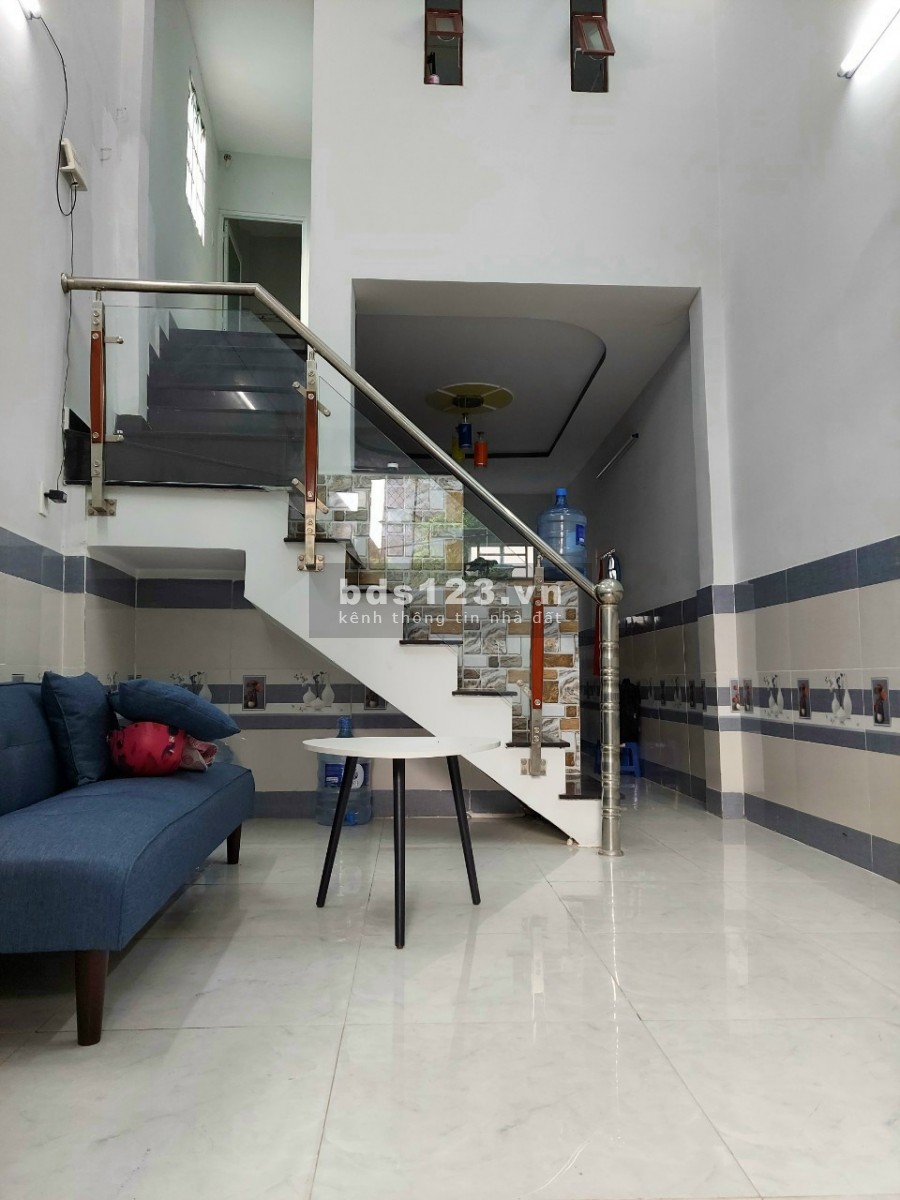 Nhà ngộp cần ra 90m2, HXH, Đường Xã Đê,Bình Chánh 5 x 18, SHR, giá 1,2 tỷ