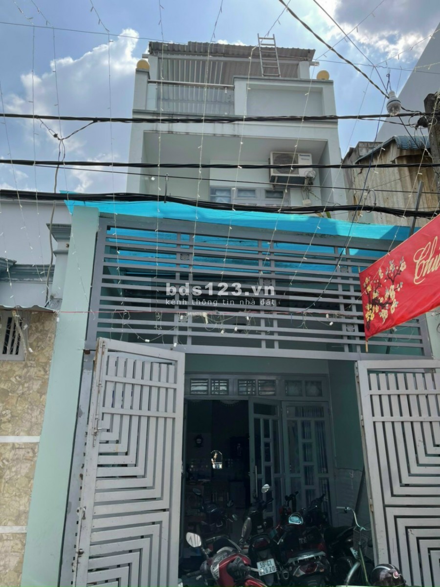 Nhà ngộp cần ra 90m2, HXH, Đường Xã Đê,Bình Chánh 5 x 18, SHR, giá 1,2 tỷ