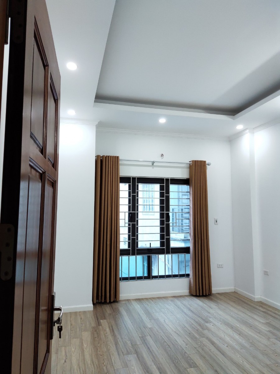 Siêu Phẩm Hoàng Quốc Việt, Hiếm có khó tìm 61m2 6 Tầng MT 5.5m.