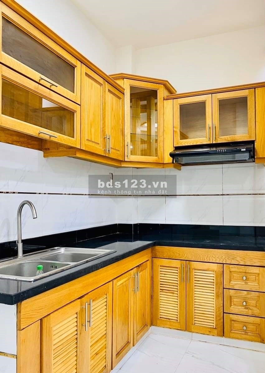 Nhà mới xây 4 tầng, xe hơi đỗ cửa. Trường Chinh, P.13, Tân Bình. 6,5 tỷ