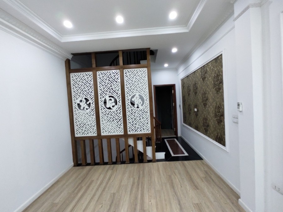 Siêu Phẩm Hoàng Quốc Việt, Hiếm có khó tìm 61m2 6 Tầng MT 5.5m.