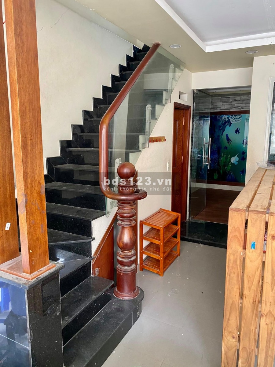 Nhà oto ngủ cùng chủ, Thống Nhất GÒ P10 GV, 49m2, 3 tầng, 5tỷ4