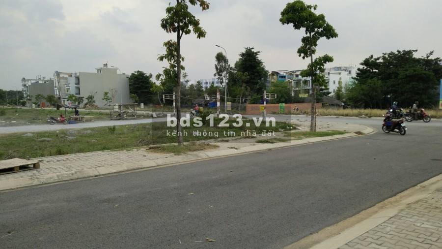 Bán lô góc 140m2 mặt tiền đường số 2 và Trần Văn Giàu, cách Tên Lửa 7 phút. Giá tốt đầu tư