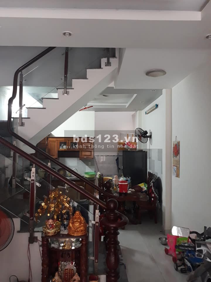 HXH, 3 tầng, CMT8, Quận 3, Gần Công viên Lê Thị Riêng, Giá 4,5 tỷ