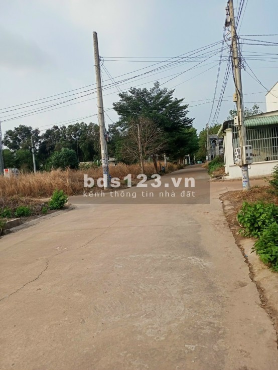 KINH DOANH THUA LỖ BÁN GẤP LÔ ĐẤT 100M2 VỚI GIÁ RẺ TẠI KHU CÔNG NGHIỆP MỸ PHƯỚC 3 BÌNH DƯƠNG
