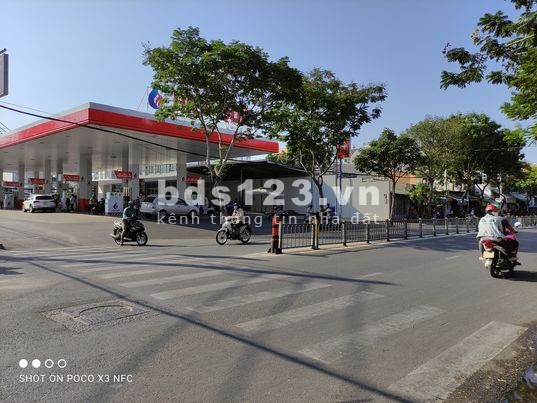 8,7 tỷ mua được căn nhà 93m2 ngay 171 Kênh Tân Hóa sát chợ Huỳnh Văn Chính. Có nở hậu.