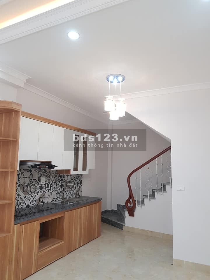 BÁN NHÀ PHỐ Ô CÁCH dt 35M2 x 5 TẦNG TRƯỚC NHÀ 3M, 15M RA ĐƯỜNG Ô TÔ ĐỖ