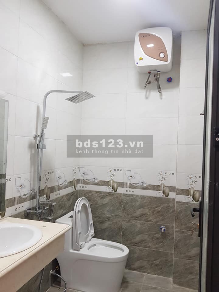 BÁN NHÀ PHỐ Ô CÁCH dt 35M2 x 5 TẦNG TRƯỚC NHÀ 3M, 15M RA ĐƯỜNG Ô TÔ ĐỖ