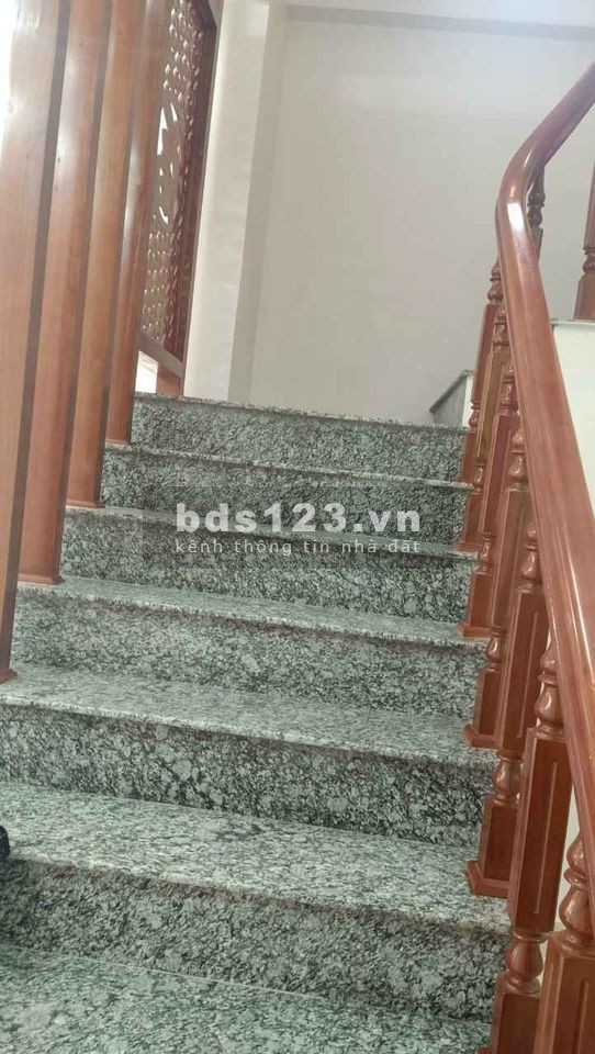 Bán nhà ngõ 56 Bùi Bằng Đoàn giá hợp lý thuận tiện cho công, viên chức