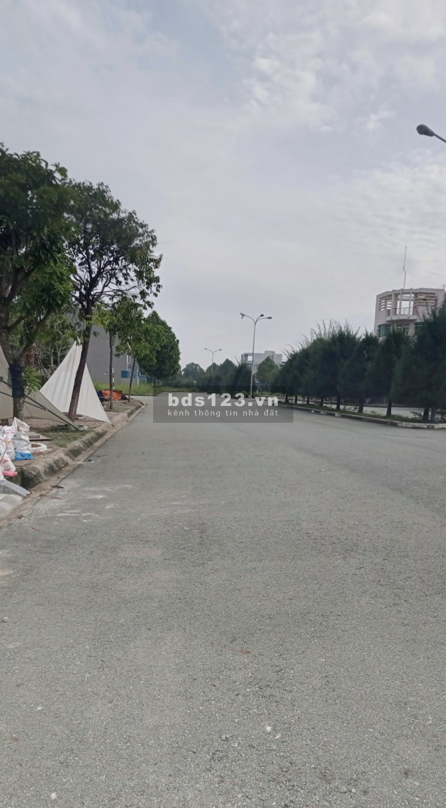 Bán gấp lô đất MT Đỗ Xuân Hợp, Q9, thổ cư 100%, SHR, 5x20m chỉ 2.3 tỷ, sang tên ngay