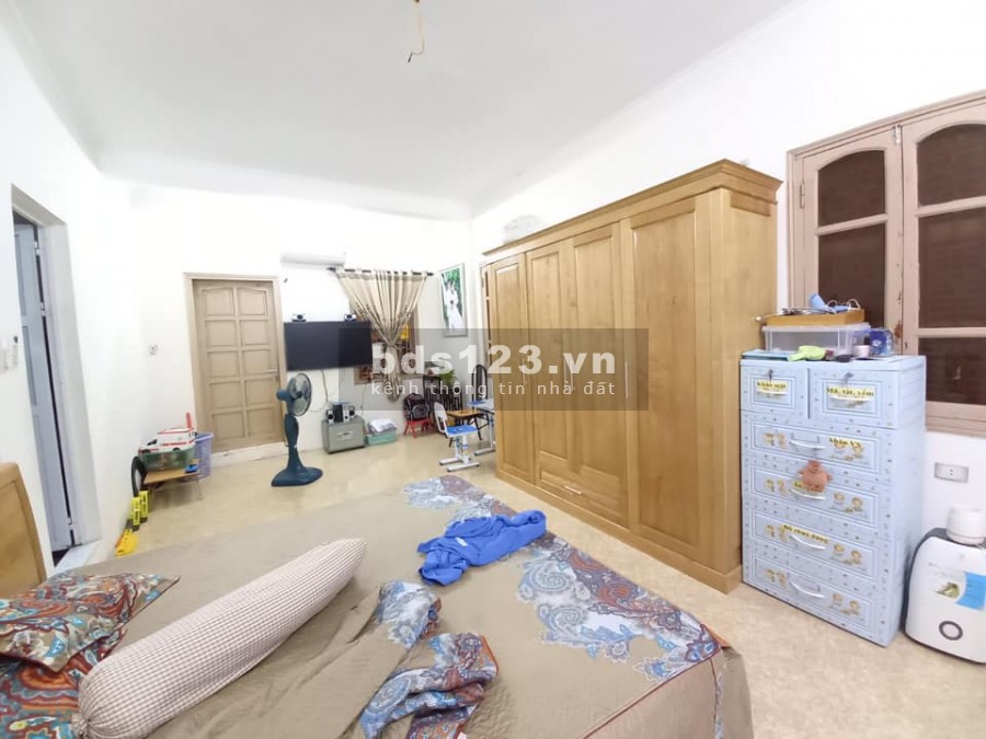 ĐỘI CẤN LÔ GÓC Ô TÔ ĐỖ CỬA, MT 4M, GIÁ CHỈ 4.95 TỶ