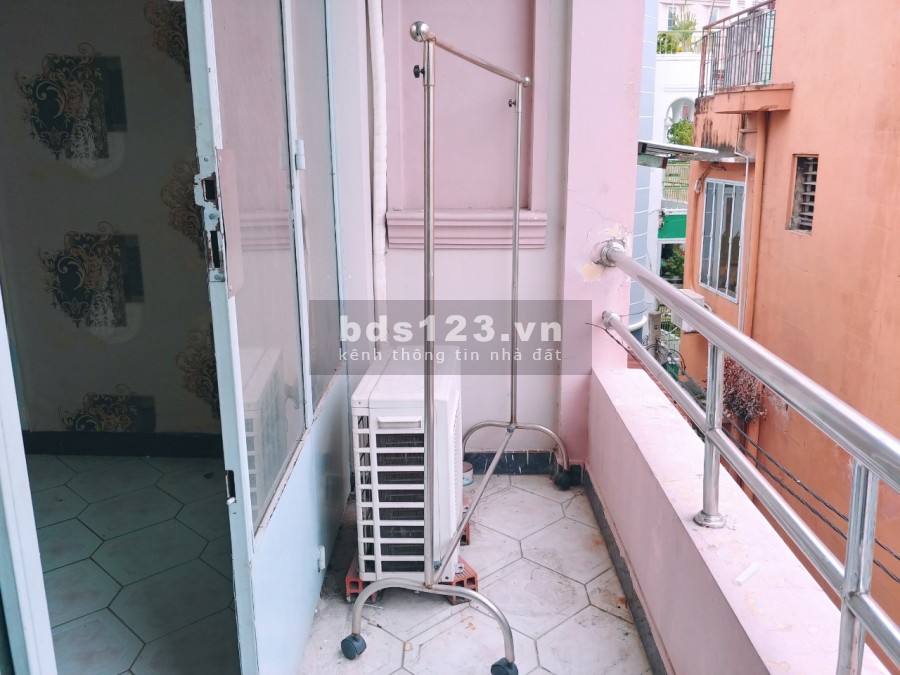 PHÒNG BAN CÔNG MÁY LẠNH MÁT MẺ NGAY LÝ CHÍNH THẮNG Q3