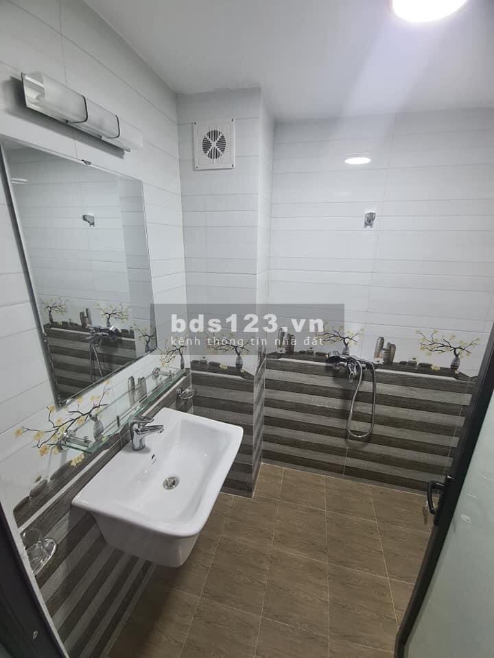 Nhà HOÀNG QUỐC VIỆT VỀ Ở LUÔN, MẶT TIỀN CỰC ĐẸP VÀ RỘNG, CHƯA TỚI 4 TỶ.