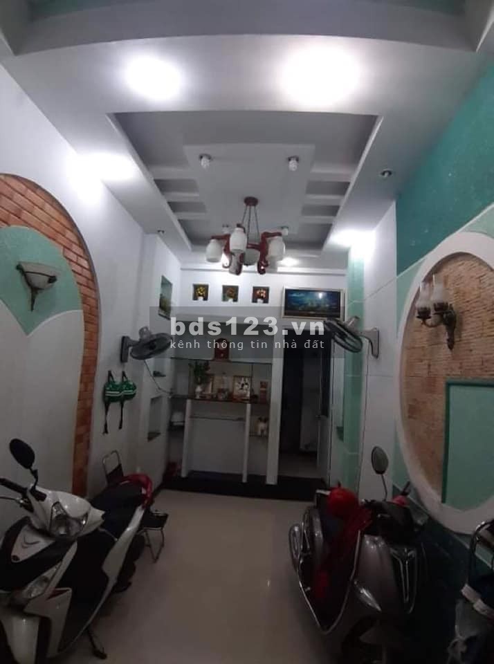 Nhà đẹp 4 tầng Tôn Đản Q4, sân rộng, nở hậu giá chỉ 3,3 tỷ