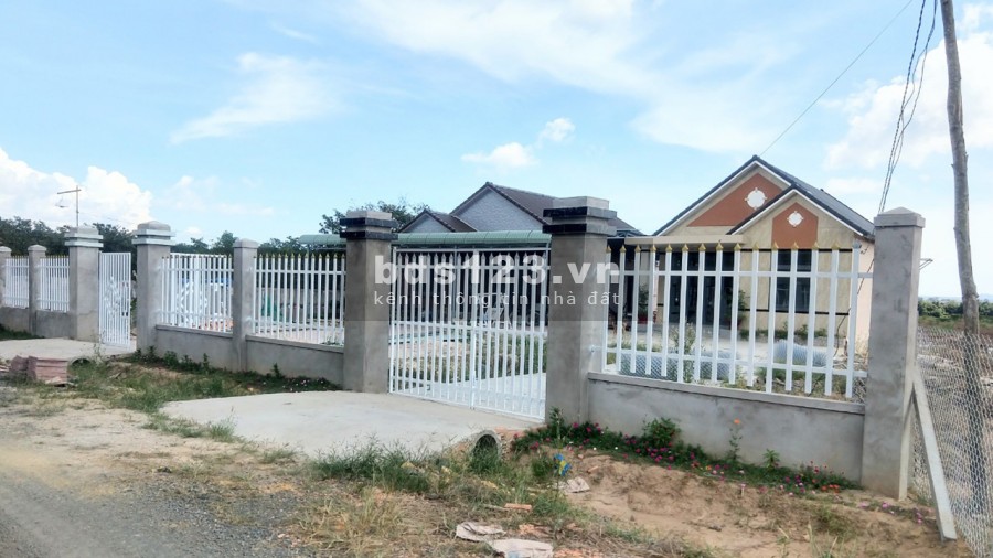 Bán khu đất 2 mặt tiền đường ODA 12m, vuông vức, Sổ đỏ sẵn, Ngay chợ Bà Tô, Giá 1.25 tr/ m2