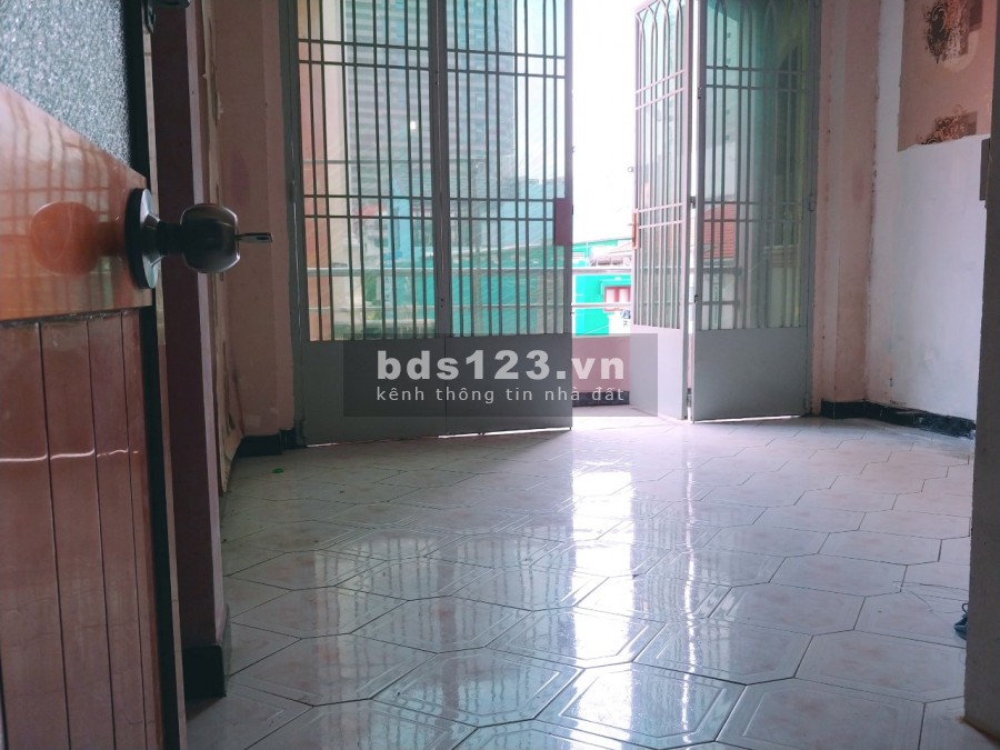 PHÒNG BAN CÔNG MÁY LẠNH MÁT MẺ NGAY LÝ CHÍNH THẮNG Q3